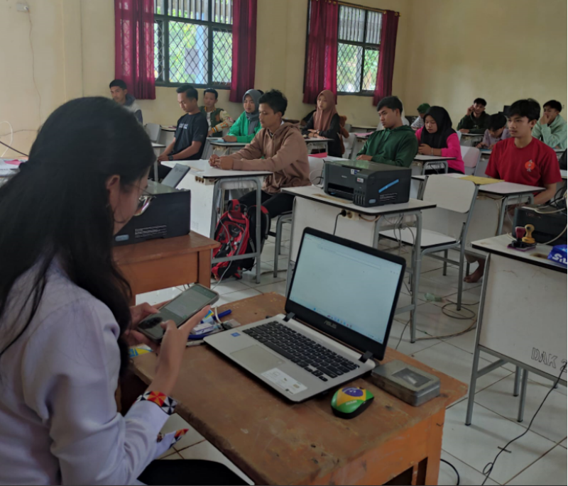 SMKN 1 Kebun Tebu Kolaborasi dengan Disnakertrans Lampung Barat dalam Pembuatan Kartu Tanda Pencari Kerja (Kartu Kuning)